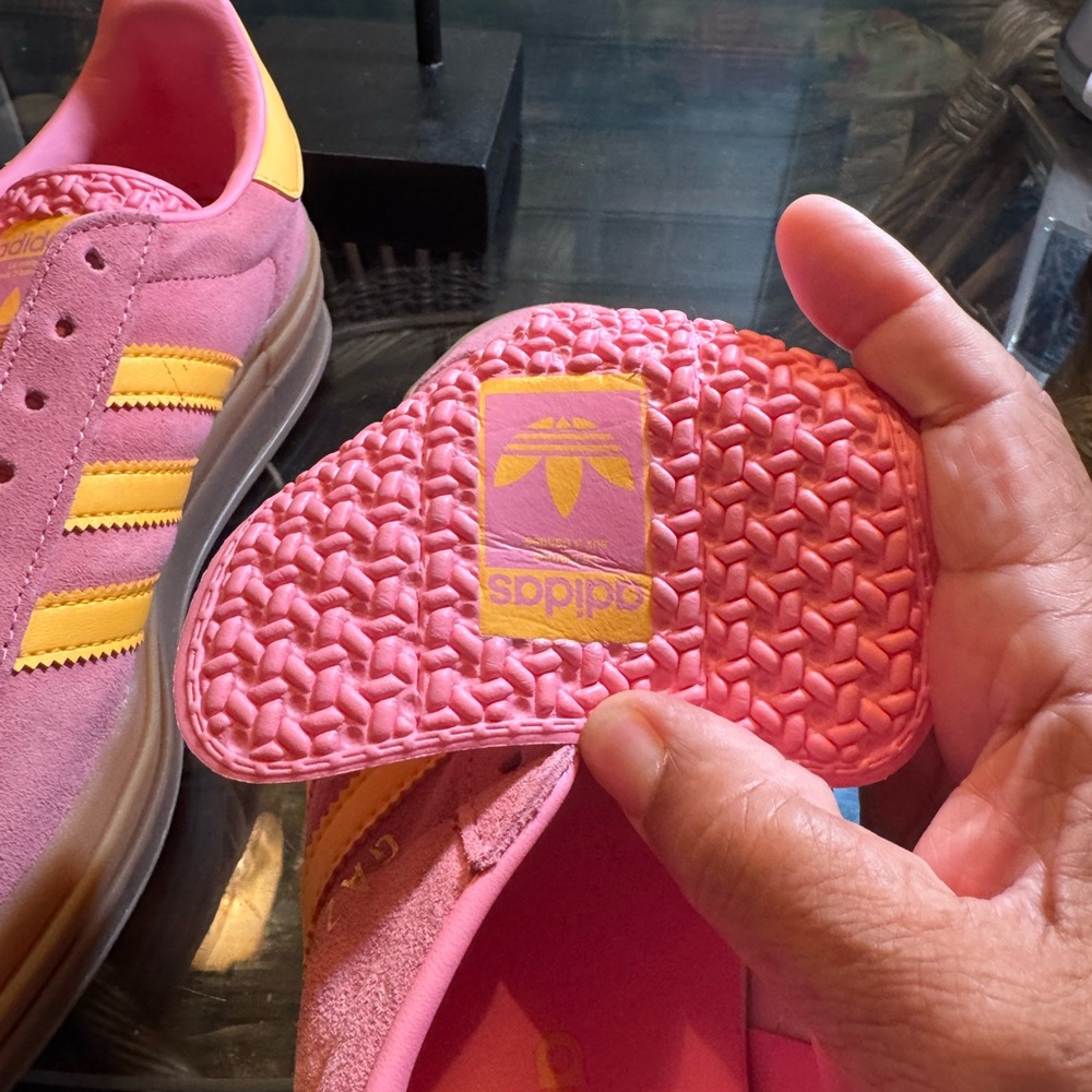 Adidas Women’s Coral and Yellow Sneakers. This is NOT a kids sneaker - Picture 4 of 5